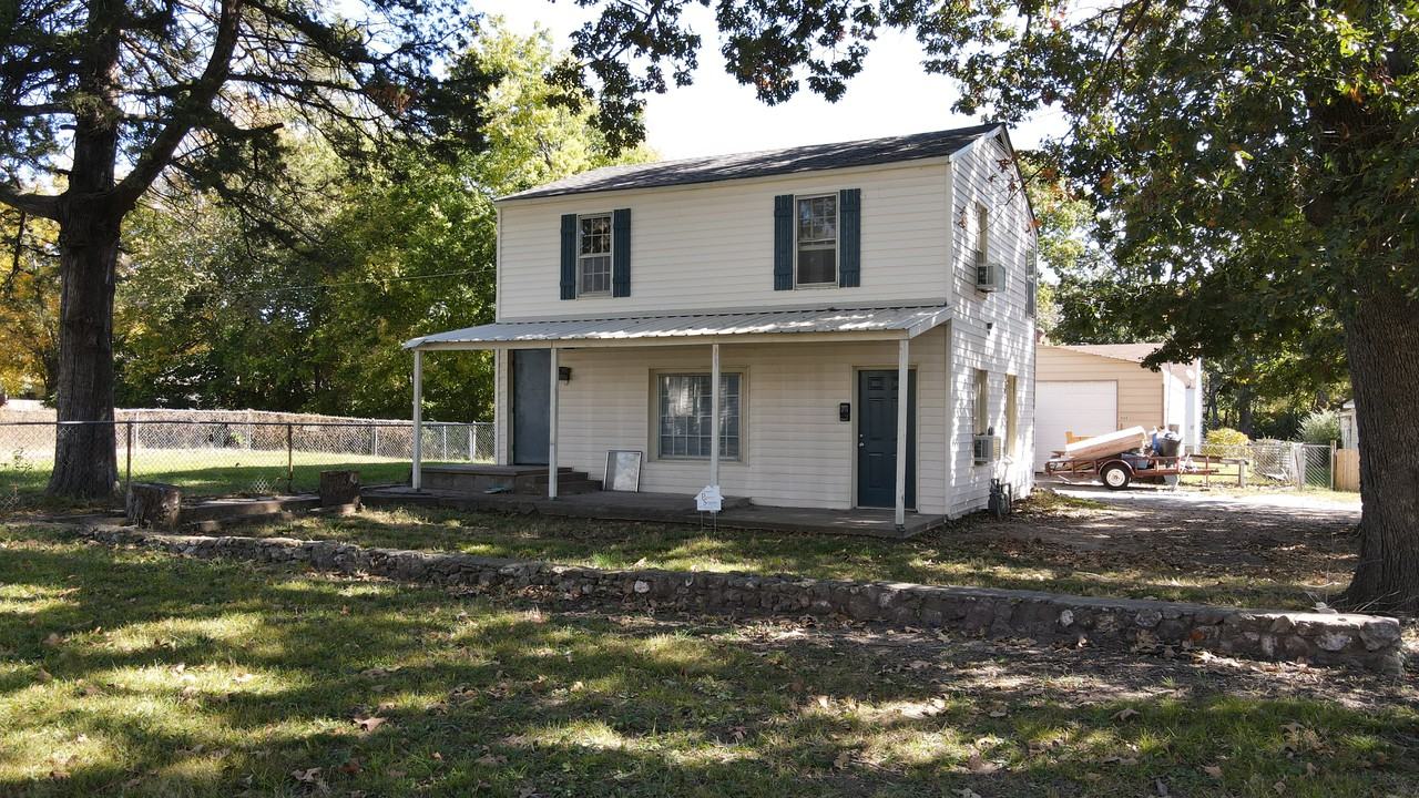904 N Grand Ave Apartments for Rent in Tahlequah, OK 74464 with 1