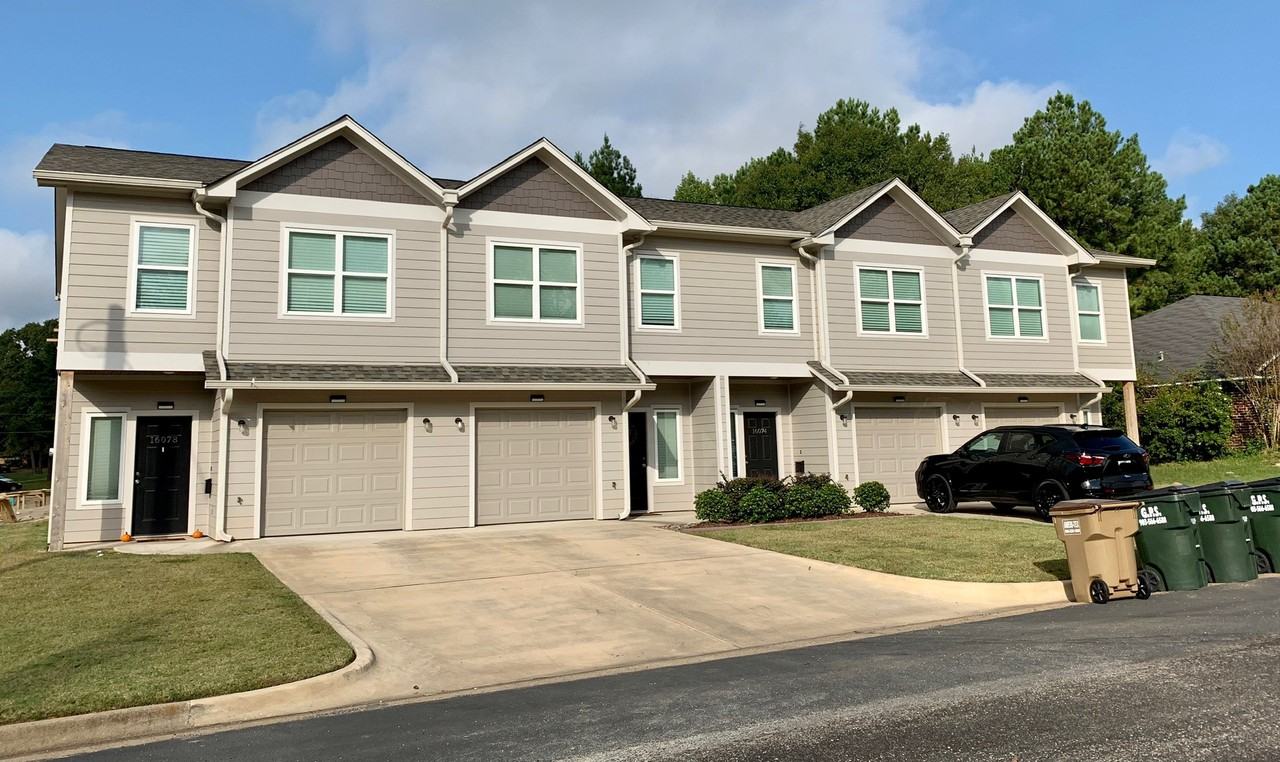 Southchase Townhomes Apartments 16076 Echo Glen Drive 16076, Tyler