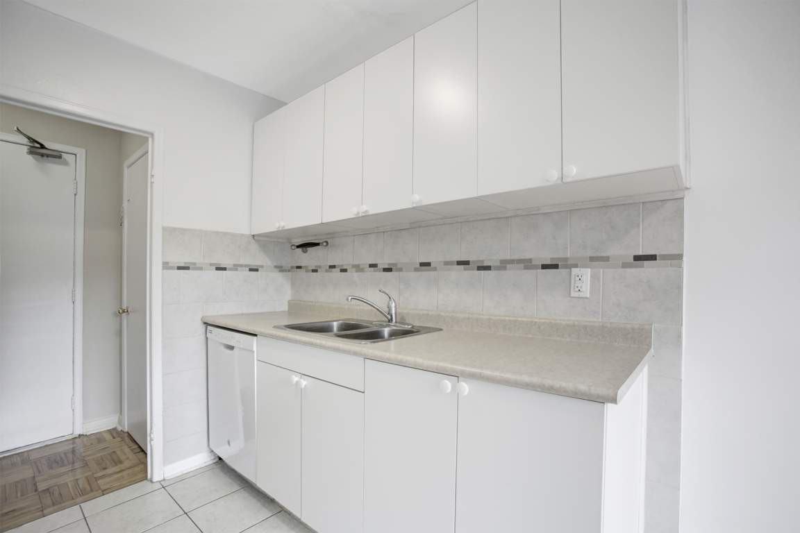 South Kingsway Apartments 9 Crown Hill Pl, Toronto, ON M8Y 4C5 Zumper