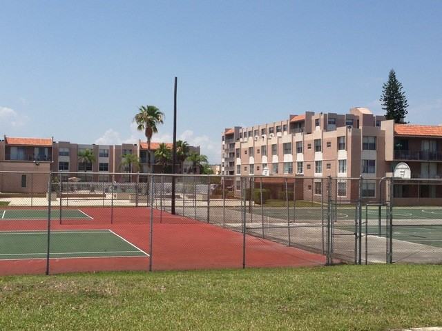 Center Court Apartments 14797 NE 18th Ave, Golden Glades, FL 33181