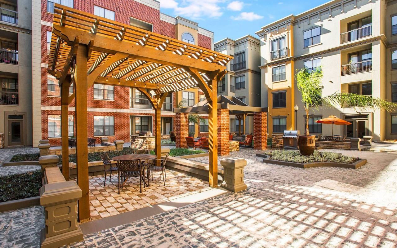 Verdir at Hermann Park Apartments 2380 S Macgregor Way, Houston, TX