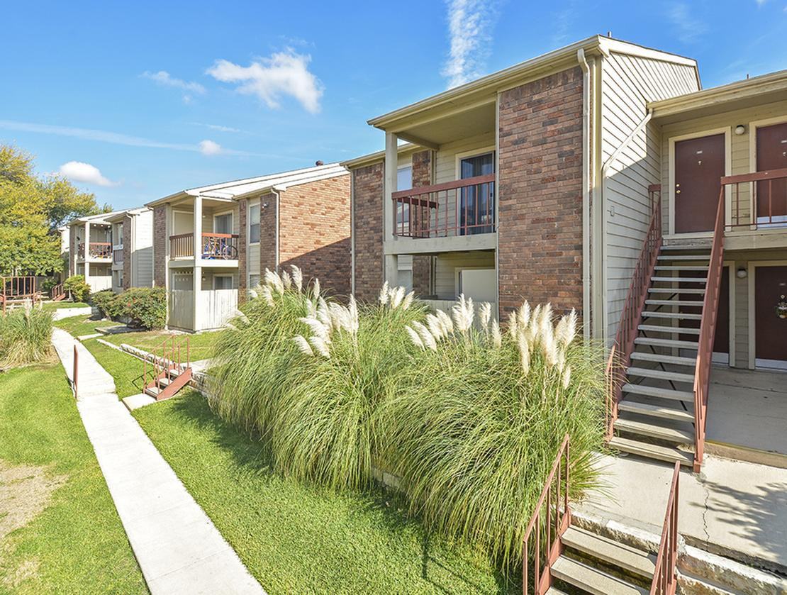 Hamilton Wolfe Rd & Cinnamon Creek Dr 1012, San Antonio, TX 78240