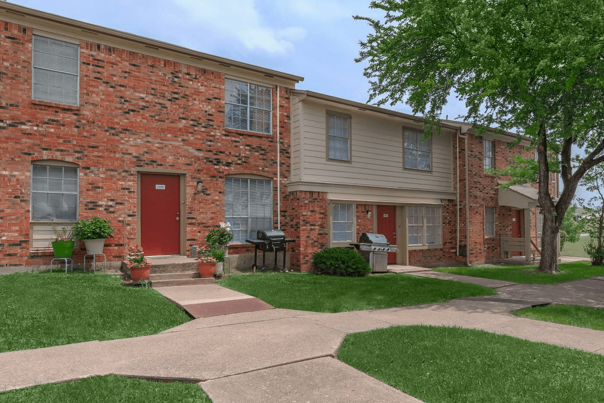 Mountain Valley Apartments {20220811} 5875 Mountain Valley Ln, Dallas