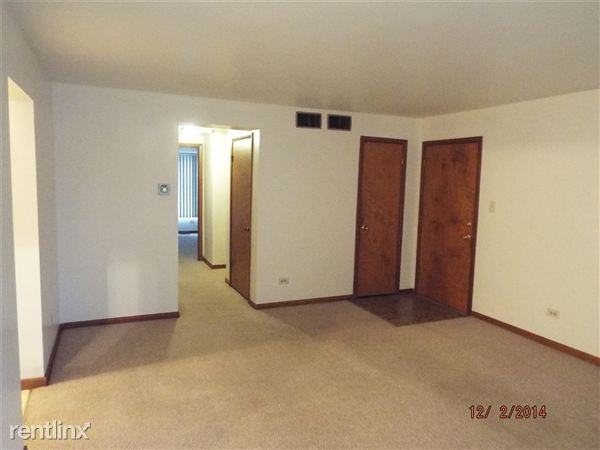 Hickory Bend Condominiums Apartments 713 194th St, Glenwood, IL 60425