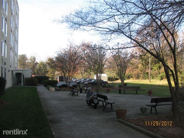 Winston Summit Apartments 137 Columbine Dr, WinstonSalem, NC 27106