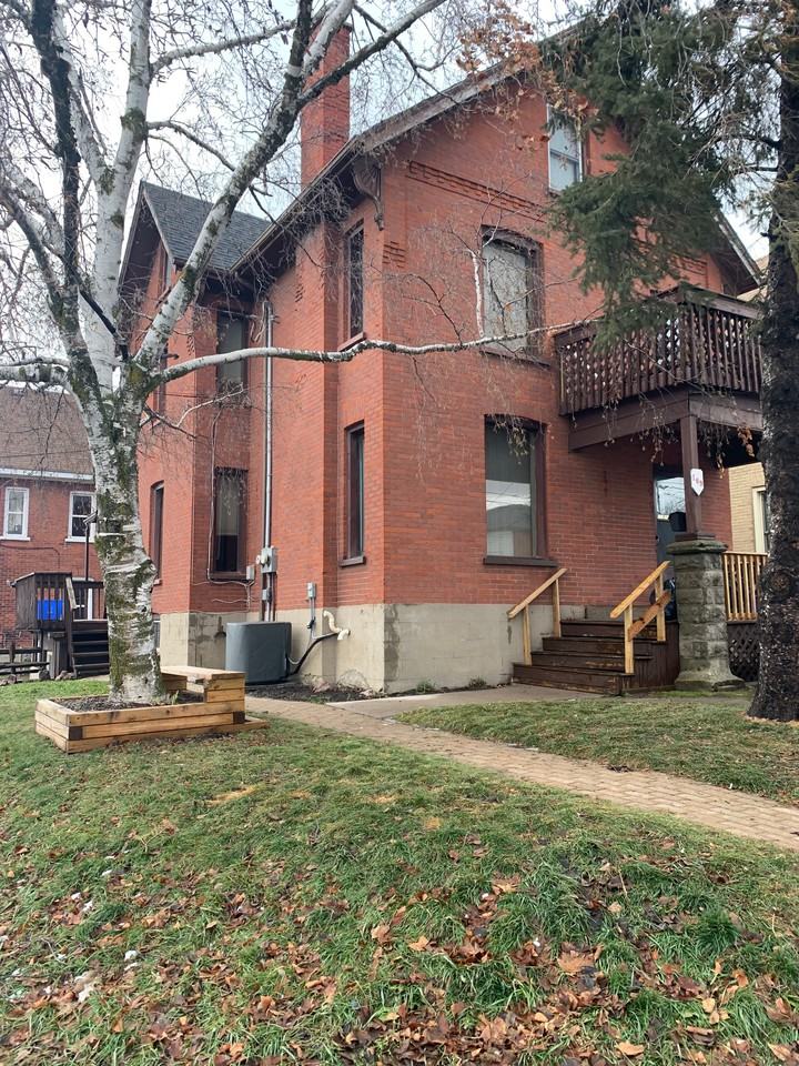 165 Aylmer St Apartments in South Central, Peterborough, ON K9J 3K2