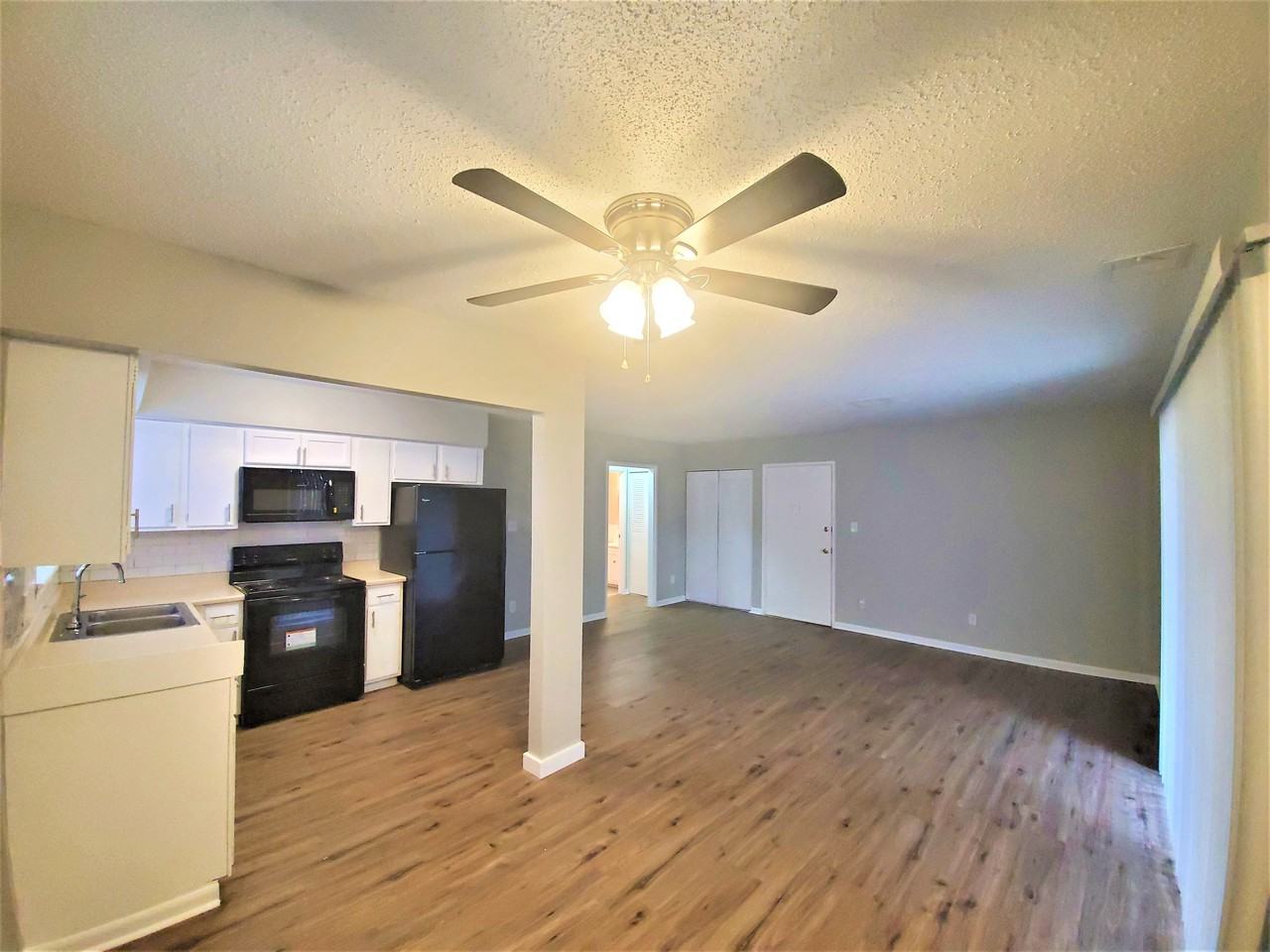 Cambridge Commons Apartments 5145 Ne Chouteau Trfy, Kansas City, MO