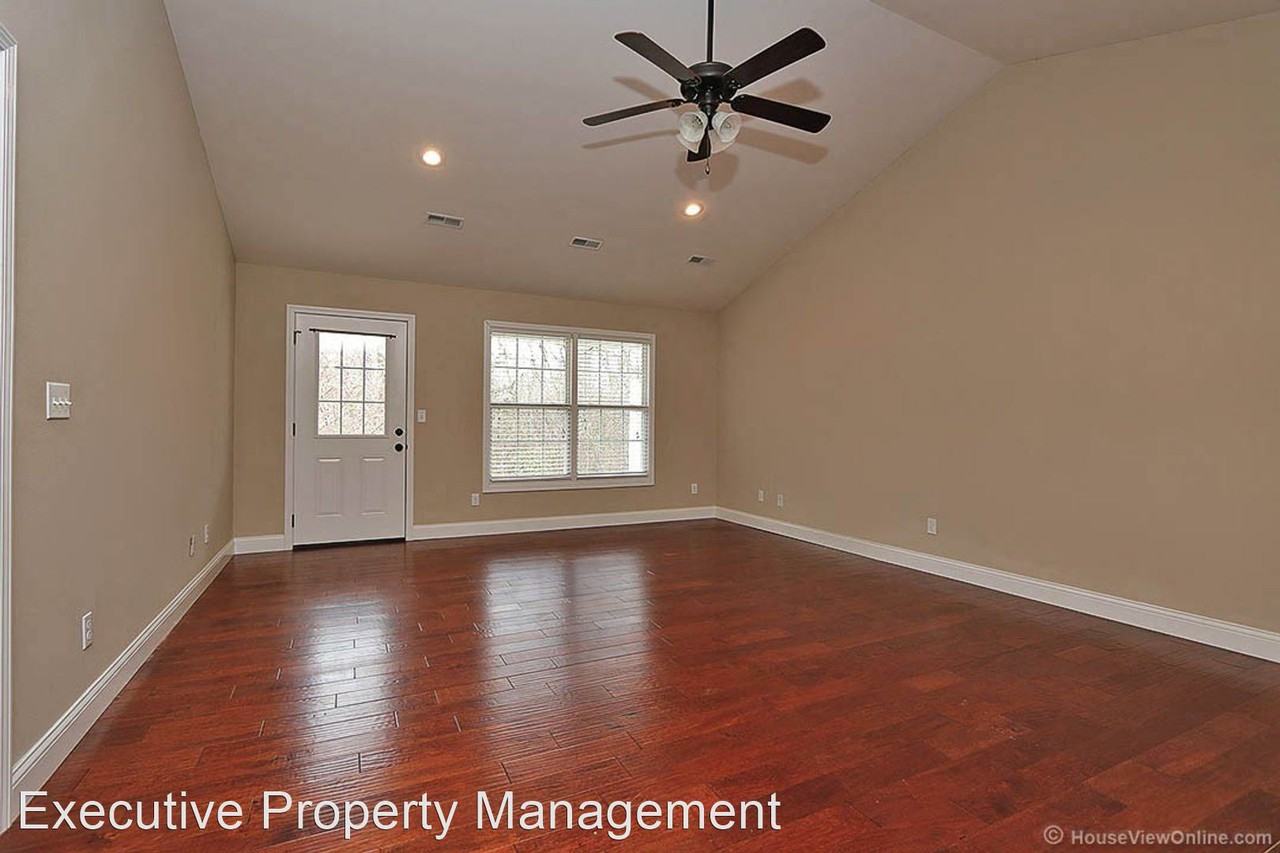 4667/4669 Greenwood Circle Apartments in Jackson, MO 63755 Zumper