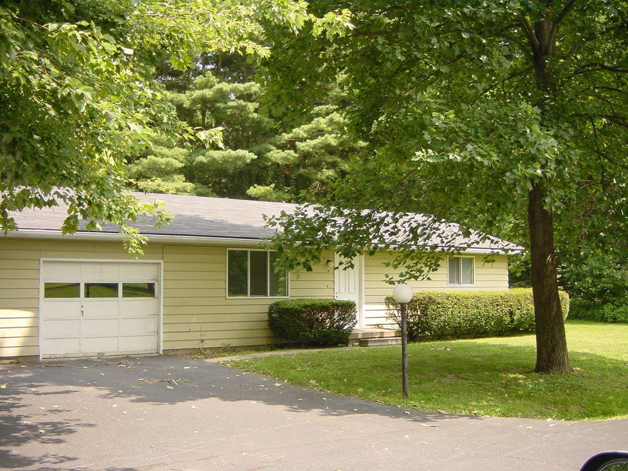 9 Glenn Aire Drive Apartments 9 Glenn Ayre St, Terre Haute, IN 47803