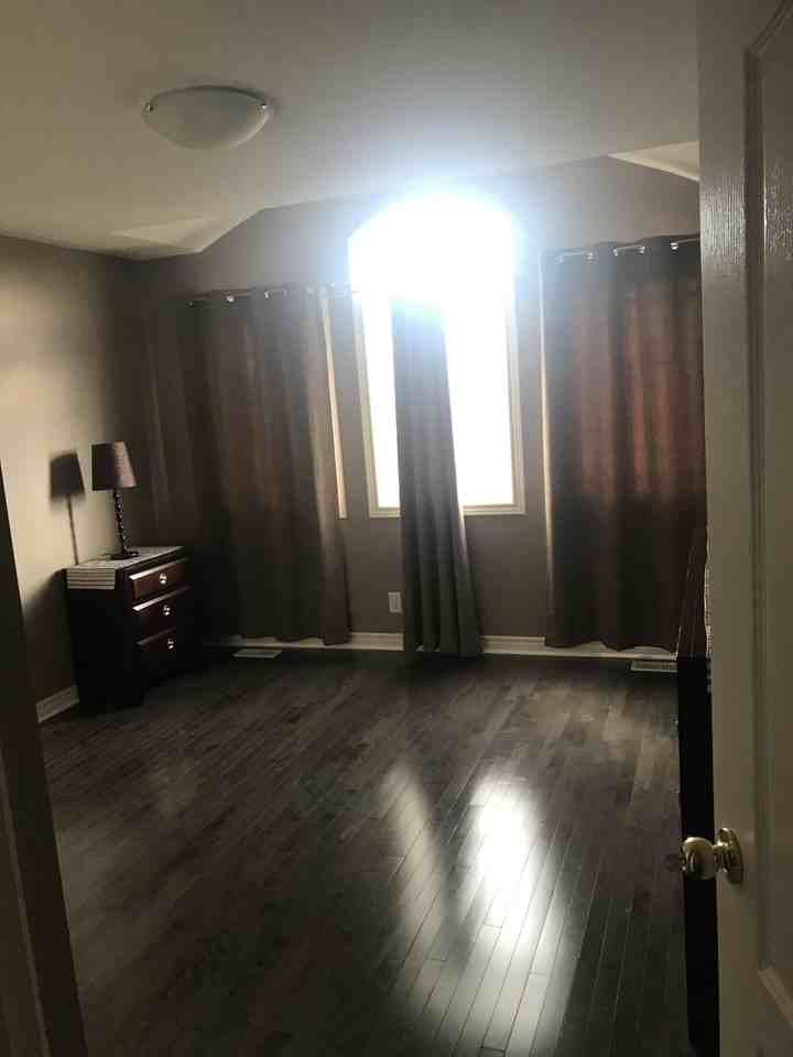 Room Newmarket/East Gwillimbury Apartments 95 Old Field Crescent