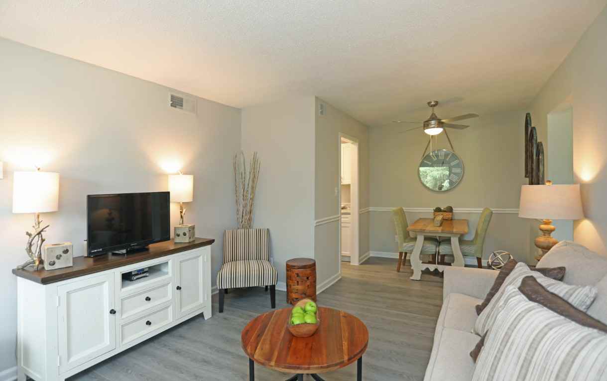 The Hamptons at Country Park Apartments 4515 Lawndale Drive