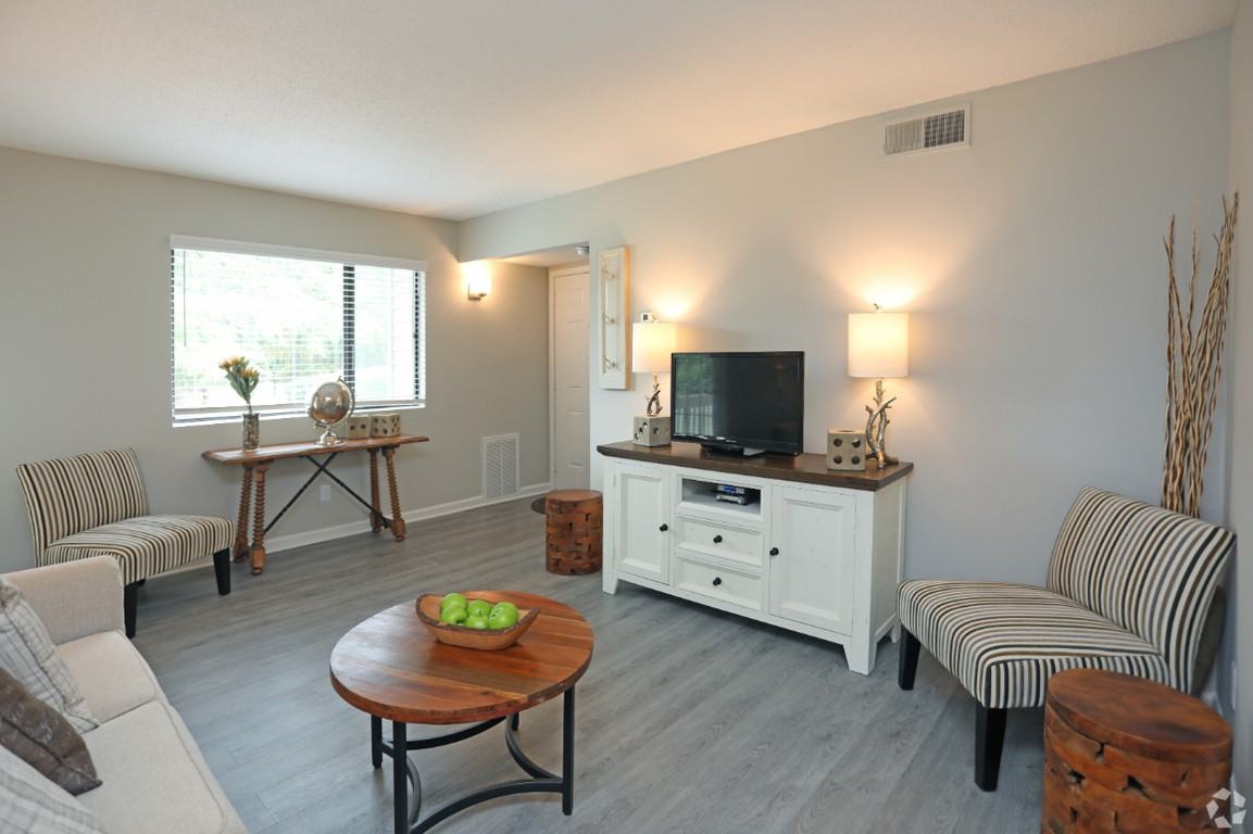 The Hamptons at Country Park Apartments 4515 Lawndale Drive