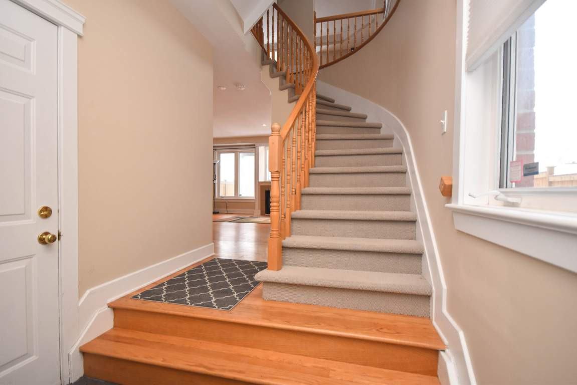 69 Robinson Avenue Apartments 69 Robinson Ave, Ottawa, ON K1N 8N8