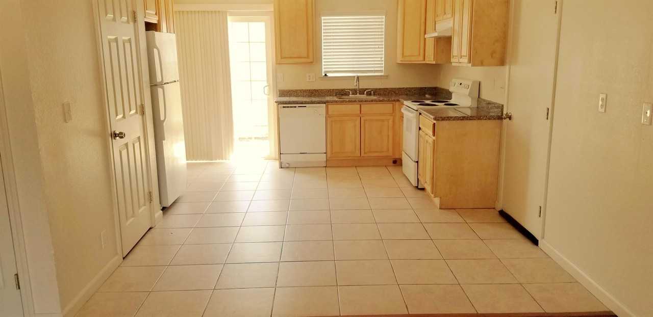 1013 Echo Rd 10 10GARAGE, Redding, CA 96002 2 Bedroom Apartment for