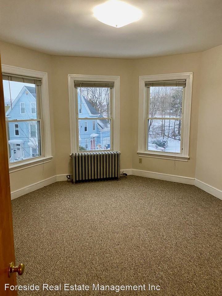 160 Washburn Street Apartments 160 Washburn Ave, Portland, ME 04102