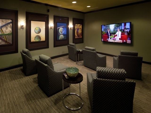 The Apartments at Charlestown Crossing 400 West Claiborne Road, North