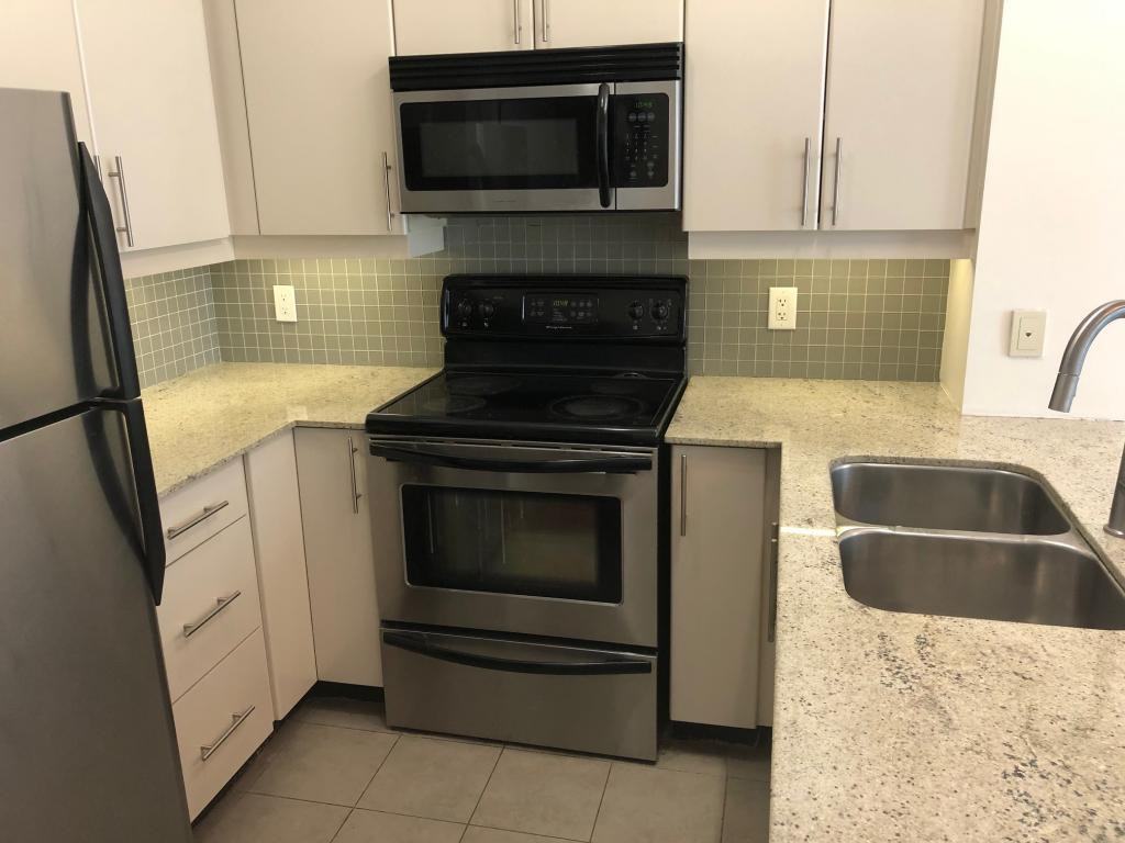 Success Tower 4073 Apartments 18 Harbour St, Toronto, ON M5J 2Z6