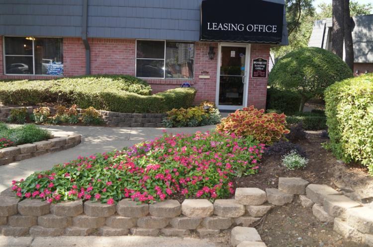 Briarwood Apartments 801 S Rodney Parham Rd, Little Rock, AR 72205