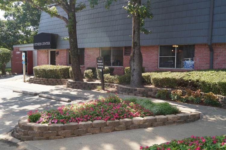 Briarwood Apartments 801 S Rodney Parham Rd, Little Rock, AR 72205