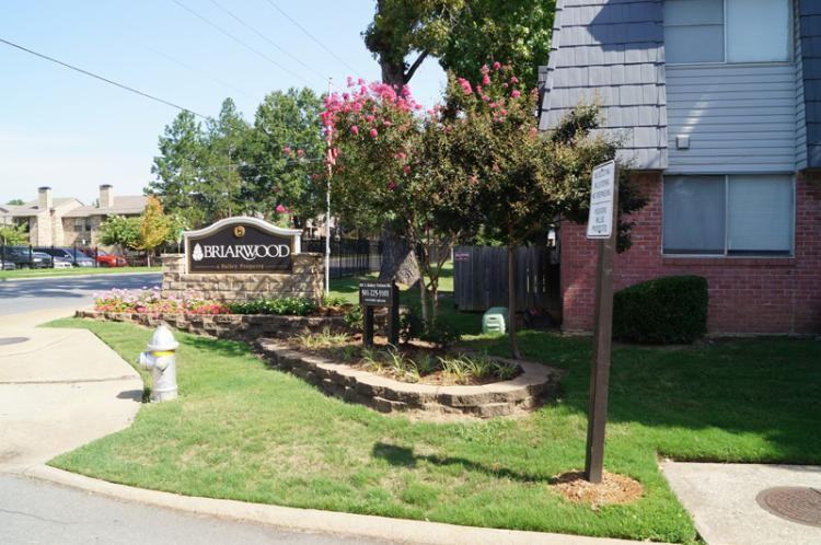 Briarwood Apartments 801 S Rodney Parham Rd, Little Rock, AR 72205