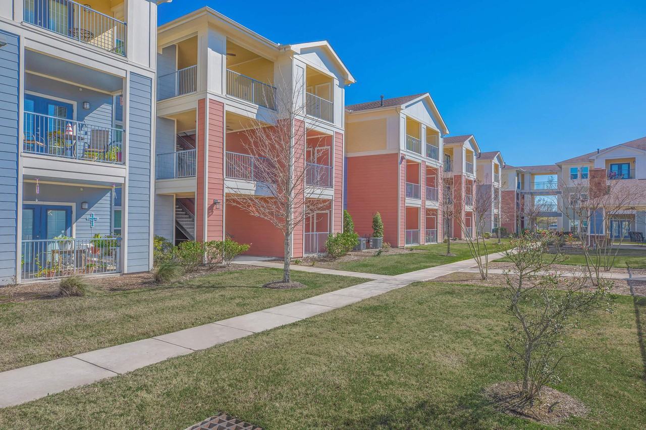 Mariposa Apartment Homes at Pecan Park Apartments 3535 Canada Rd, La