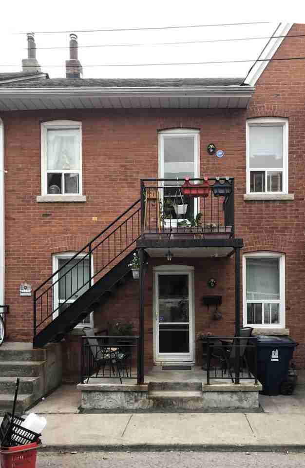 9 Clinton Pl, Toronto, ON M6G 1J8 3 Bedroom Apartment for Rent for