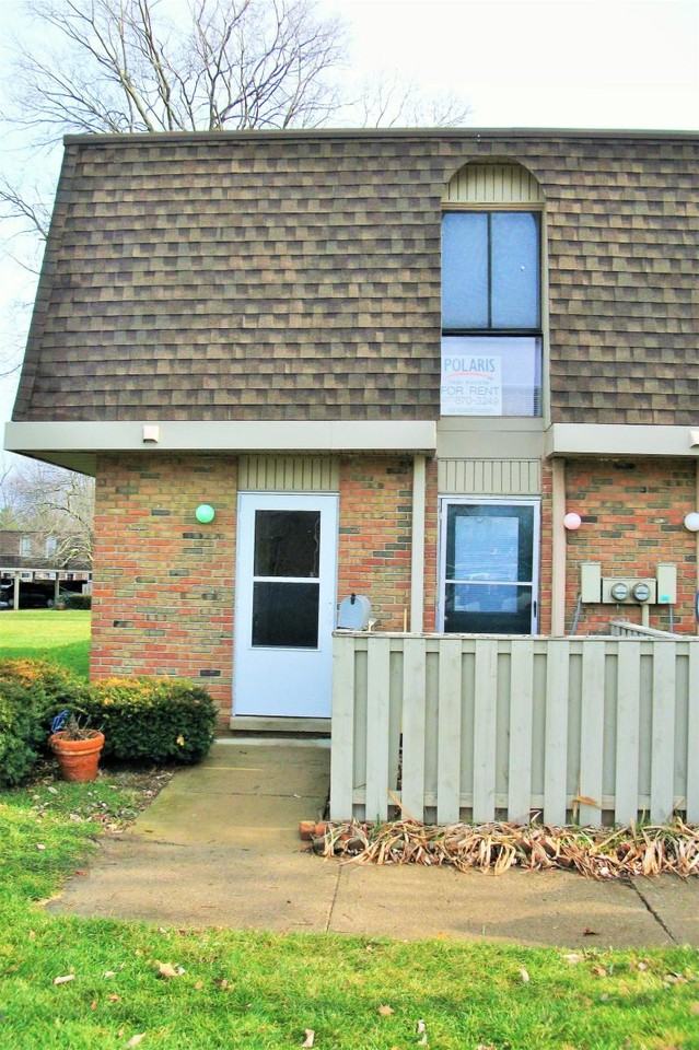 7487 Country Brook Dr, Indianapolis, IN 46260 2 Bedroom Apartment for