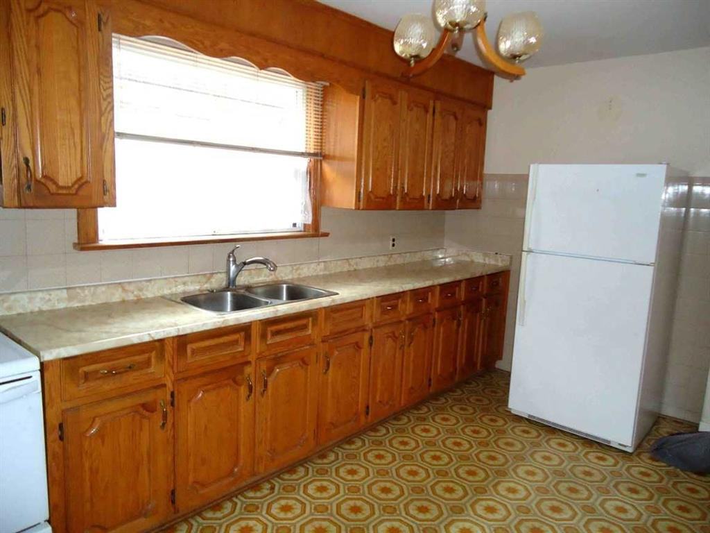 Oakwood Ave & Rogers Rd, Toronto, ON M6E 3L4 3 Bedroom House for 2,300