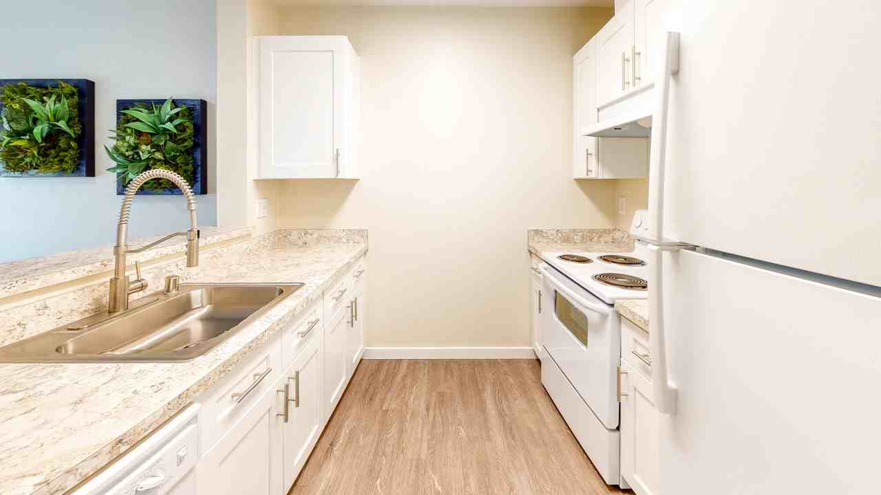 King Arthurs Court Apartments 12728 28th Ave Ne, Seattle, WA 98125