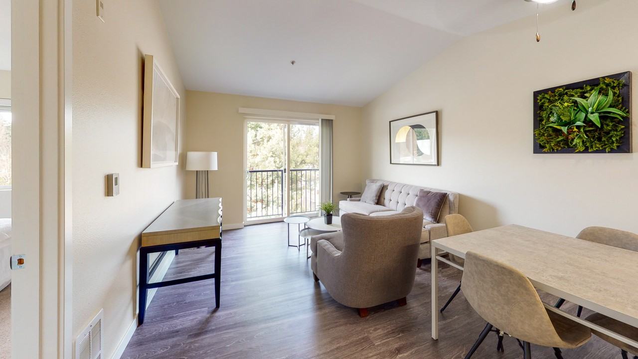 King Arthurs Court Apartments 12728 28th Ave Ne, Seattle, WA 98125