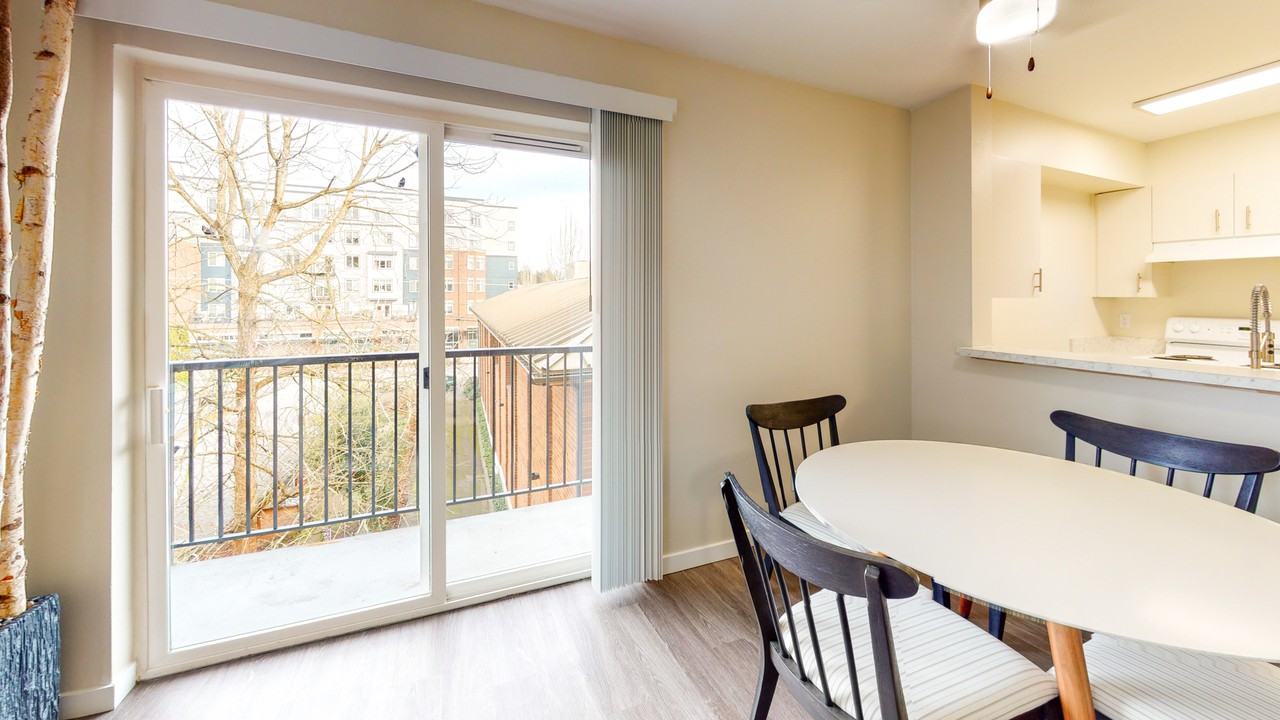 King Arthurs Court Apartments 12728 28th Ave Ne, Seattle, WA 98125