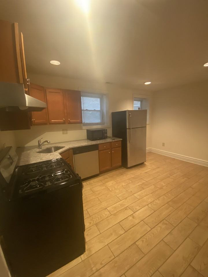 2919 North Southport Avenue, Chicago, IL 60657 2 Bedroom Apartment