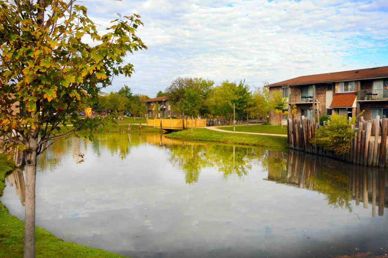 DuPage Covered Bridges Apartments 637 Burns St, Carol Stream, IL