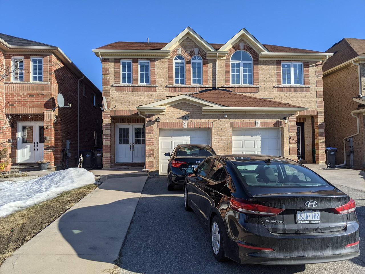 Comiskey Crescent Apartments in Meadowvale Village, Mississauga, ON L5W