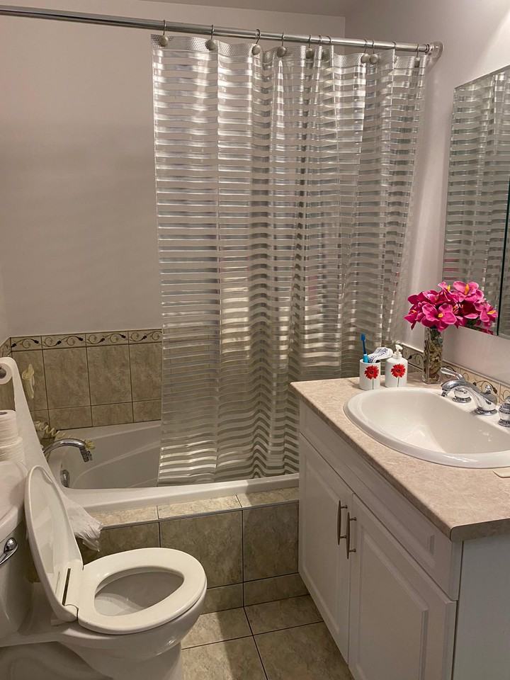 50 Rue 409, DollardDes Ormeaux, QC H9G 3C7 1 Bedroom Condo