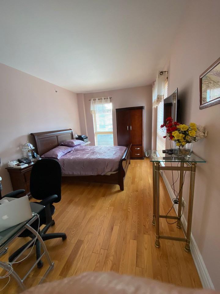 50 Rue 409, DollardDes Ormeaux, QC H9G 3C7 1 Bedroom Condo