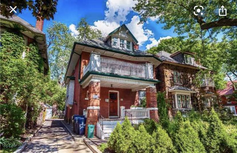 Big Bright 1 Bedroom in Annex mansion Apartments 525 Palmerston