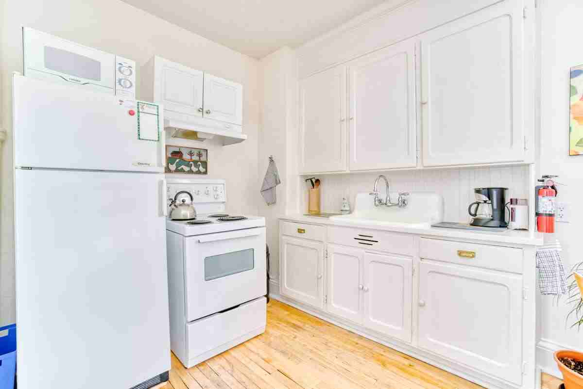 One bedroom Furnished Apartment All Inclusive Monthly Parking