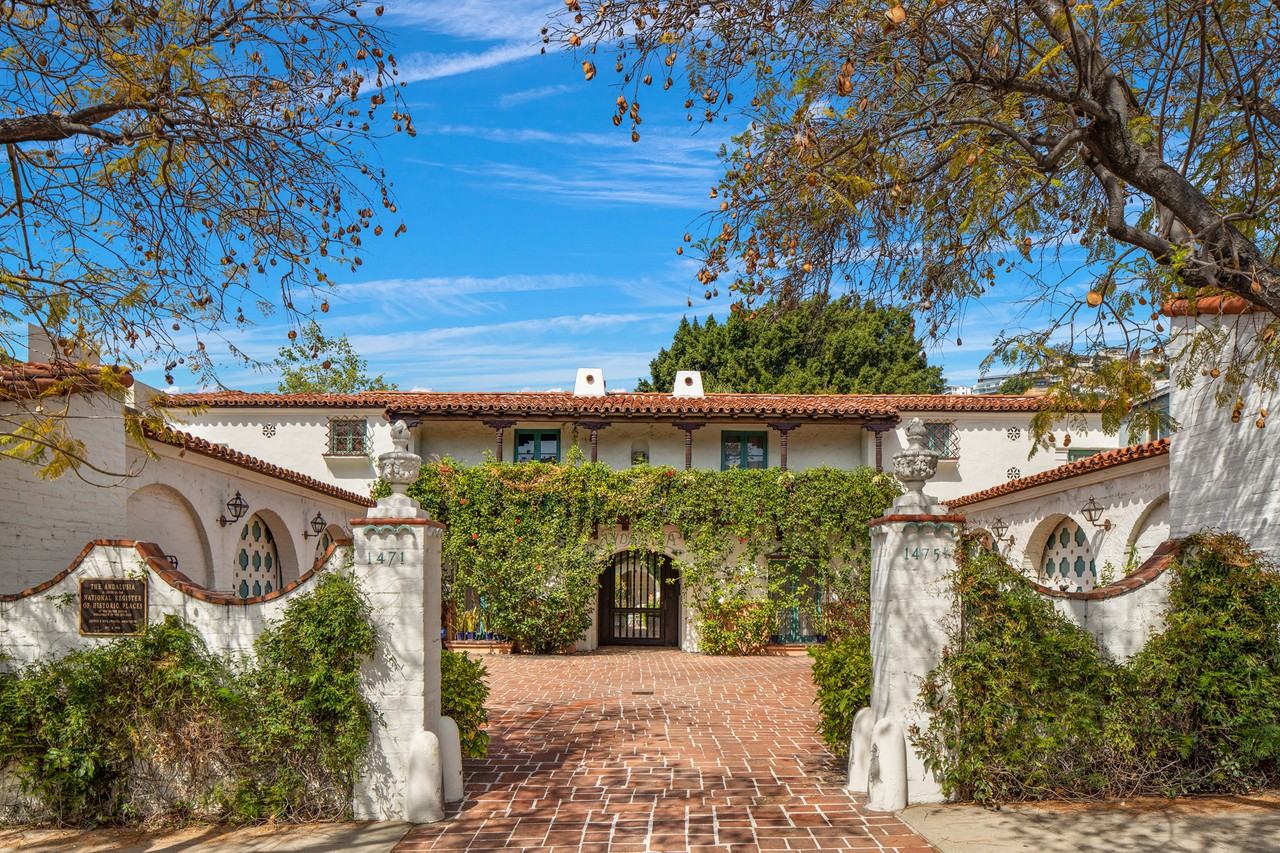1471 Havenhurst Dr. West Hollywood "The Andalusia" Apartments 1471
