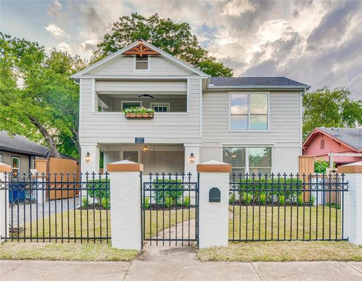 Brilliant Arts District Historical Home Dallas, TX Apartment