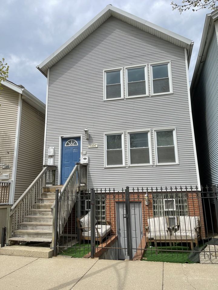 1234 West Race Avenue 1 Apartments in West Town, Chicago, IL 60642