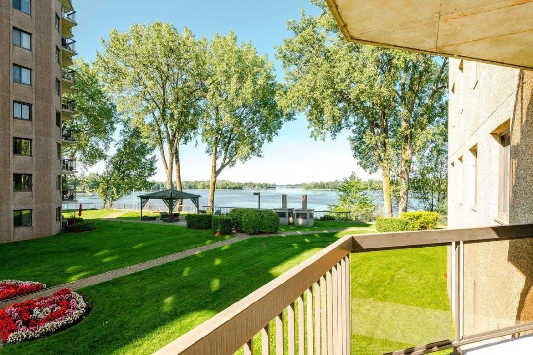 380 Chemin de la RiveBoisée 206, Montréal, QC H8Z 3K4 3 Bedroom Condo