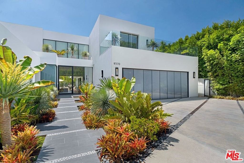 9570 Sunset Blvd, Beverly Hills, CA 90210 7 Bedroom House for 75,000