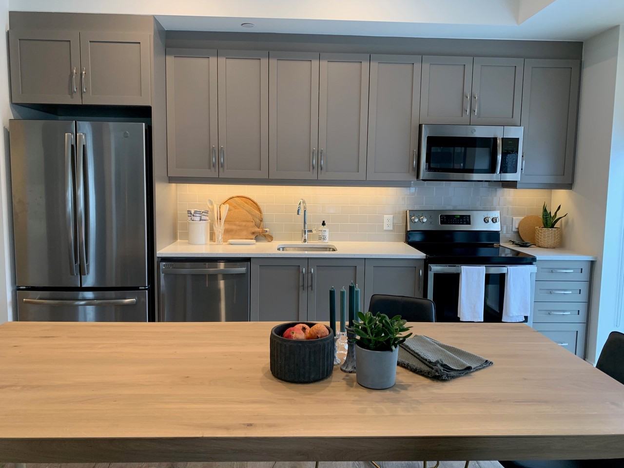 Crichton Luxury Suites Apartments 280 Crichton St, Ottawa, ON K1M 1W4