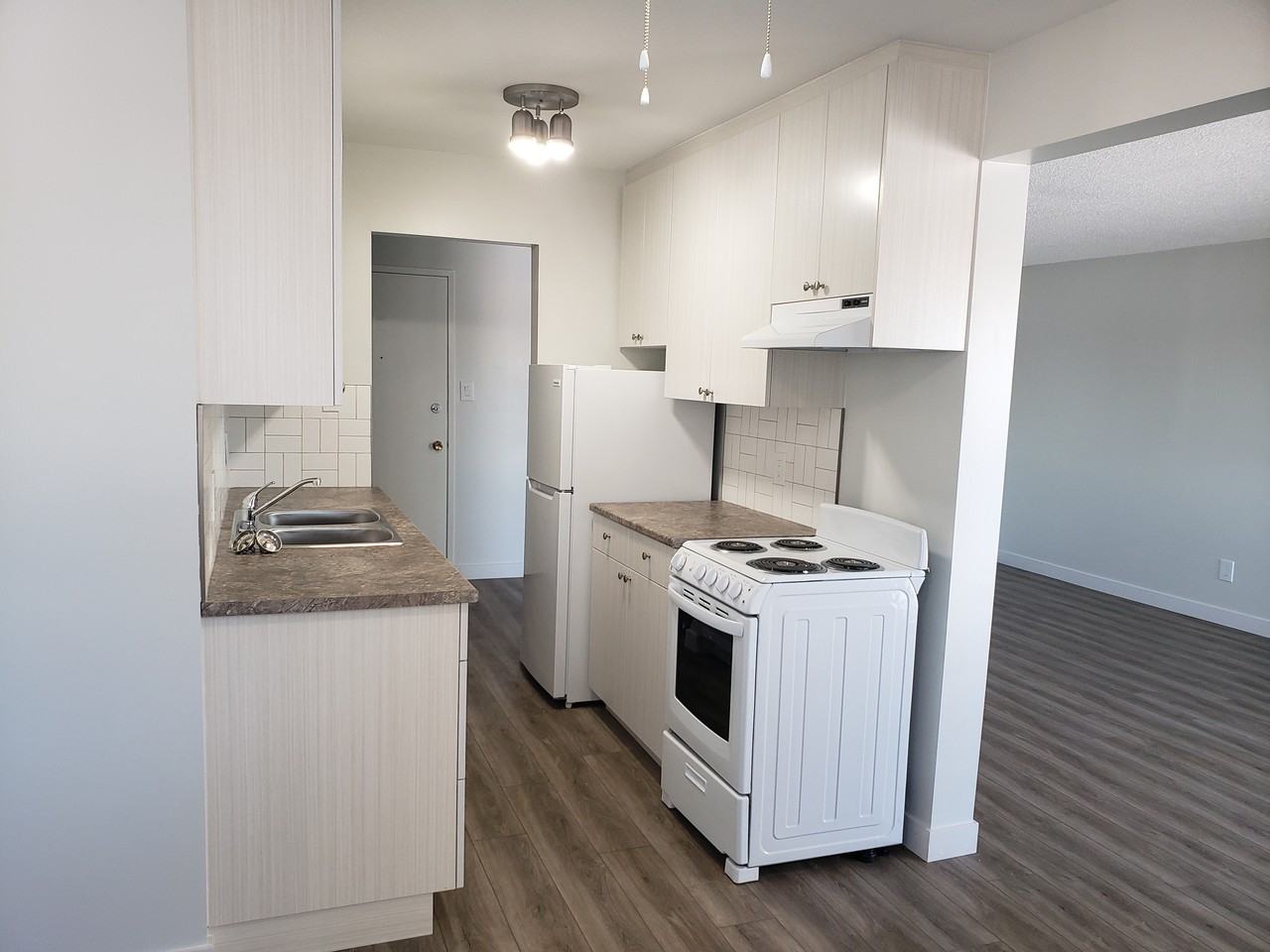 Barton Place Apartments 10603 40 Ave Nw, Edmonton, AB T6J 2M3 Zumper