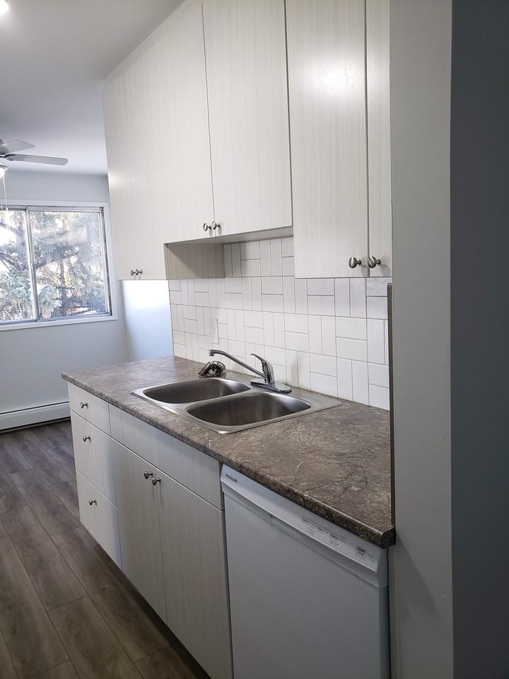 Barton Place Apartments 10603 40 Ave Nw, Edmonton, AB T6J 2M3 Zumper