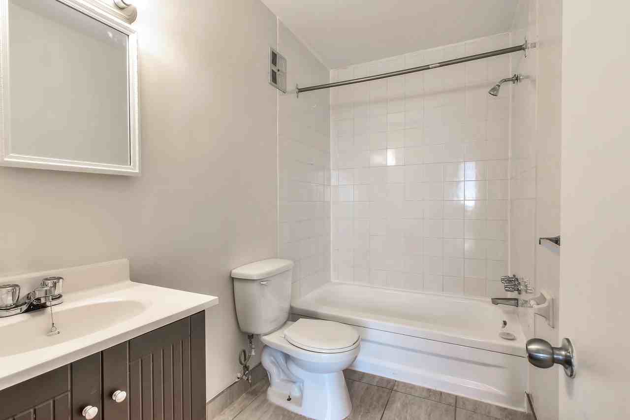 Le Palais Pierrefonds Apartments 17000 Boul De Pierrefonds, Montréal