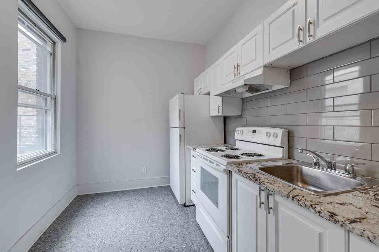 1433 Rue Apartments in Quartier VilleMarie, Montréal, QC H3G