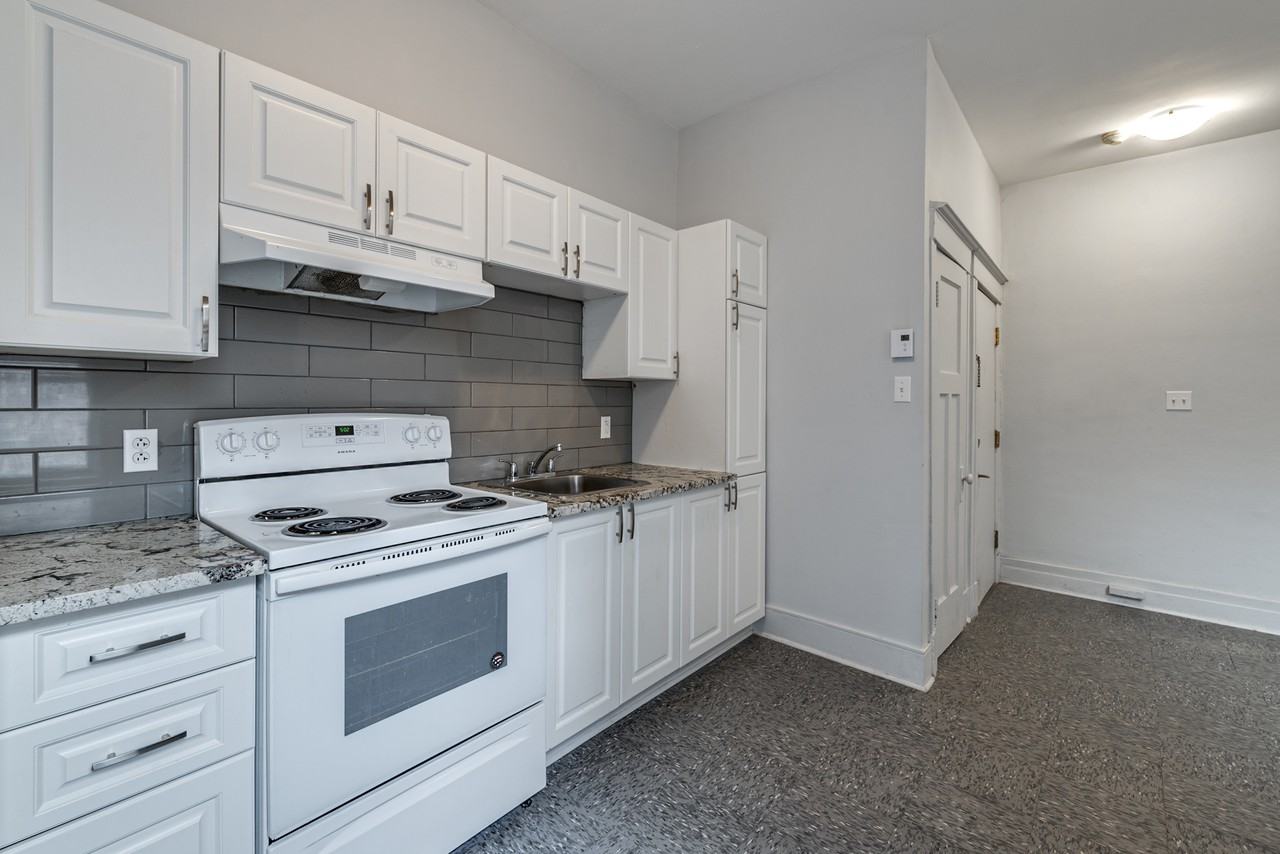 1433 Rue Apartments in Quartier VilleMarie, Montréal, QC H3G