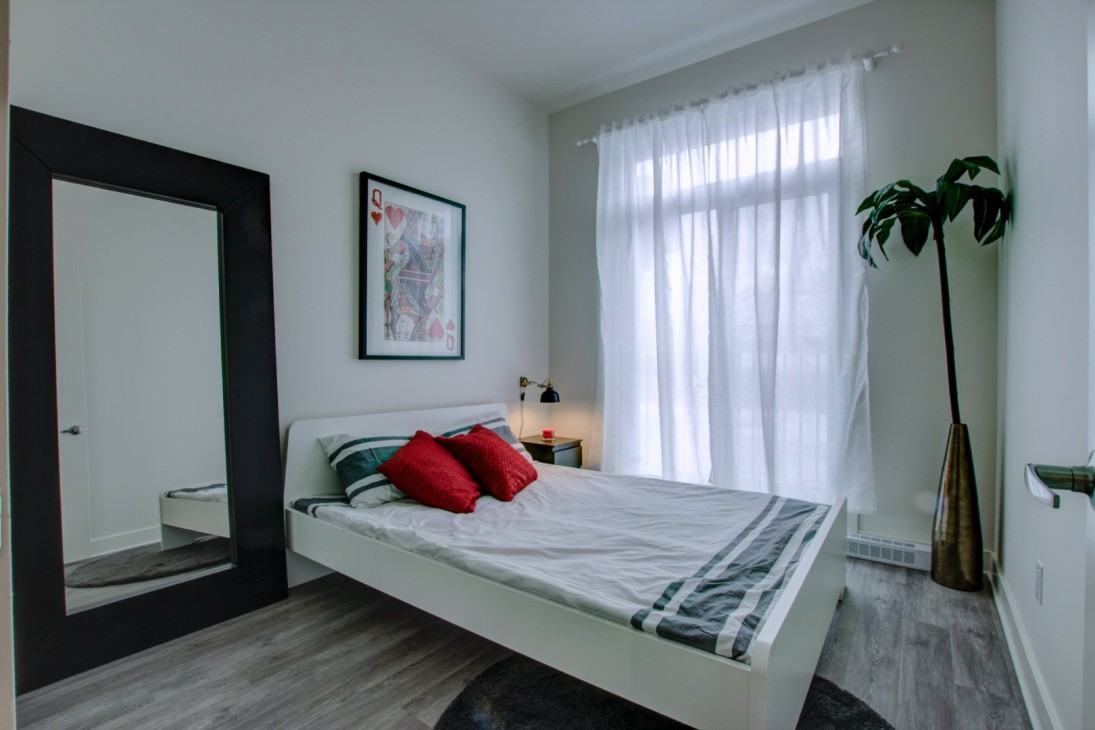 460 Rue SaintCharles Ouest, Longueuil, QC J4H 1G4 2 Bedroom Apartment